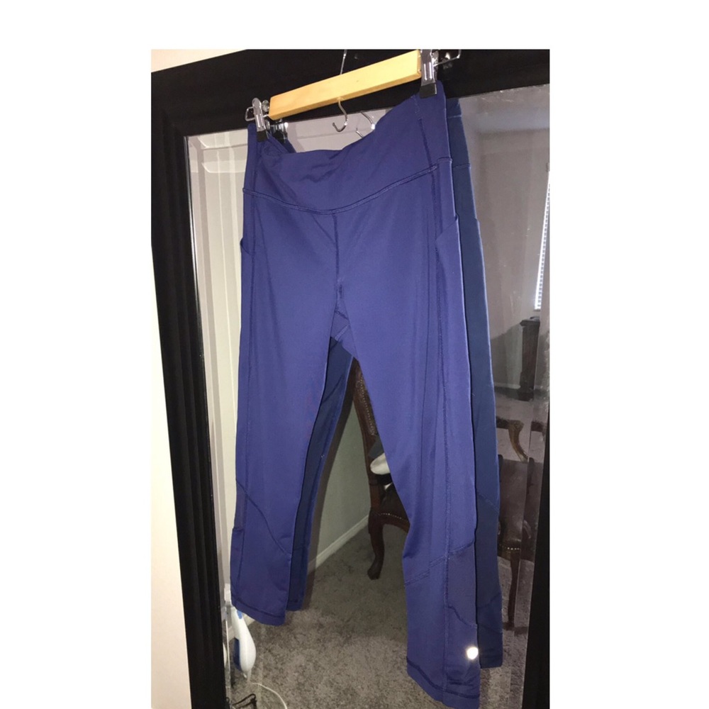 Lululemon size 8 cropped workout pants, navy blue